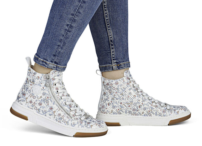 Rieker, moderiktiga damst&ouml;vlar, vidd G, med uttagbar fotb&auml;dd WEISS-BUNT